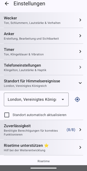 Die Einstellungen von Risetime, Abschnitt Standort für Himmelsereignisse geöffnet: London, Vereinigtes Königreich ausgewählt, eine GPS-Schaltfläche, und eine nicht angekreuzte Checkbox Standort automatisch aktualisieren.