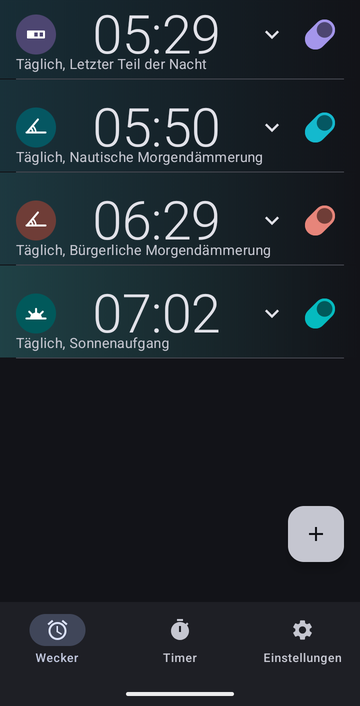 Weckerliste von Risetime mit vier Weckern, alle täglich wiederholt: 05:29 bei Letzter Teil der Nacht, 05:50 bei Nautische Morgendämmerung, 06:29 bei Bürgerliche Morgendämmerung, und 07:02 bei Sonnenaufgang.