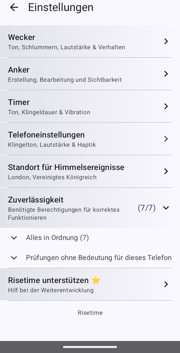Der Einstellungsbildschirm von Risetime, mit den Zeilen Wecker, Anker, Timer, Telefoneinstellungen, und Standort für Himmelsereignisse eingestellt auf London, Vereinigtes Königreich. Die Zeile Zuverlässigkeit zeigt 8 von 8 Prüfungen grün an und ist geöffnet auf Alles in Ordnung (8) und Prüfungen ohne Bedeutung für dieses Telefon. Risetime unterstützen steht darunter, und die Fußzeile zeigt Risetime.