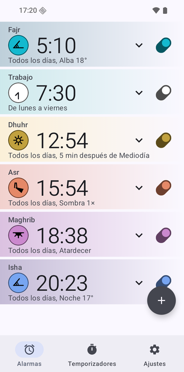 Lista de alarmas de Risetime con seis alarmas: Fajr a las 5:10 (Alba 18°), Trabajo a las 7:30 de lunes a viernes, Dhuhr a las 12:54 (5 min después de Mediodía), Asr a las 15:54 (Sombra 1×), Maghrib a las 18:38 (Atardecer) e Isha a las 20:23 (Noche 17°). Las alarmas de oración se repiten todos los días.