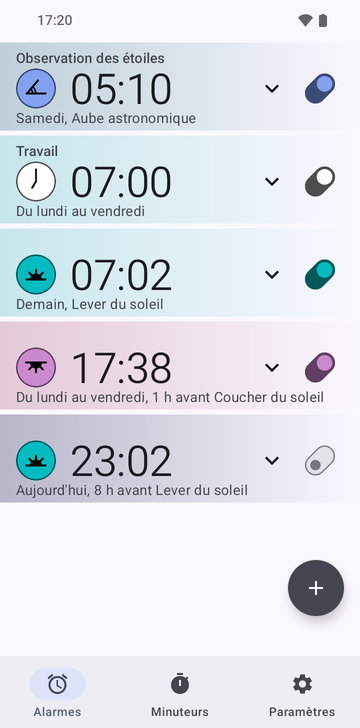 Liste d’alarmes de Risetime avec cinq alarmes : 05:10 le samedi, Aube astronomique, une ancre personnalisée ; 07:00 du lundi au vendredi, une heure fixe avec une icône d’horloge ; 07:02 demain, Lever du soleil ; 17:38 du lundi au vendredi, 1 h avant Coucher du soleil ; et 23:02 aujourd’hui, 8 h avant Lever du soleil, avec son interrupteur éteint.