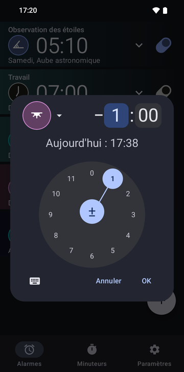 La boîte de création d’alarme réglée sur Coucher du soleil avec un décalage de moins 1 heure et 00 minute, le cadran des heures sur 1, et la ligne Aujourd’hui : 17:38.