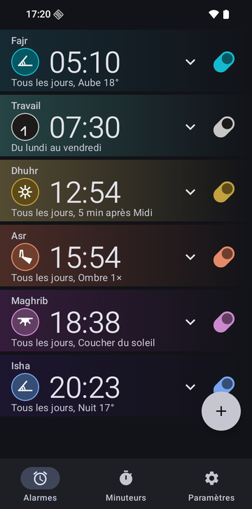 Liste d’alarmes de Risetime avec six alarmes : Fajr à 05:10 (Aube 18°), Travail à 07:30 du lundi au vendredi, Dhuhr à 12:54 (5 min après Midi), Asr à 15:54 (Ombre 1×), Maghrib à 18:38 (Coucher du soleil) et Isha à 20:23 (Nuit 17°). Les alarmes de prière se répètent tous les jours.