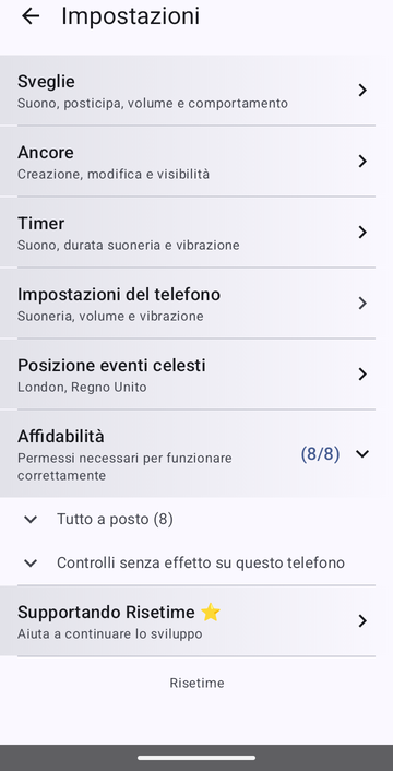 La schermata delle impostazioni di Risetime, con le righe Sveglie, Ancore, Timer, Impostazioni del telefono, e Posizione eventi celesti impostata su London, Regno Unito. La riga Affidabilità indica 8/8 ed è aperta su Tutto a posto (8) e Controlli senza effetto su questo telefono. Supportando Risetime ⭐ compare sotto, e il piè di pagina indica Risetime.