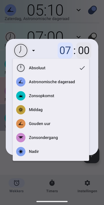 Het dialoogvenster voor een nieuwe wekker, met het ankermenu open: Absoluut (aangevinkt), Astronomische dageraad, Zonsopkomst, Middag, Gouden uur, Zonsondergang en Nadir.