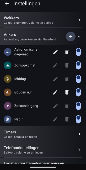 De instellingen met Ankers opengeklapt en een plusknop ernaast: Astronomische dageraad, Zonsopkomst, Middag, Gouden uur, Zonsondergang en Nadir. Alleen Astronomische dageraad en Gouden uur, de aangepaste ankers, hebben een actieve bewerkknop en verwijderknop. Elke regel heeft een schakelaar, alle ingeschakeld.