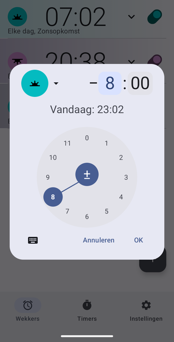 Het dialoogvenster voor een nieuwe wekker, ingesteld op het anker Zonsopkomst met een tijdsverschil van −8:00, de wijzerplaat voor uren op 8, en de regel Vandaag: 23:02.