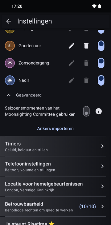 Instellingen van Risetime, onderdeel Ankers, met Geavanceerd open: de schakelaar Seizoensmomenten van het Moonsighting Committee gebruiken en de knop Ankers importeren, boven de regels Timers, Telefooninstellingen, Locatie voor hemelgebeurtenissen en Betrouwbaarheid.