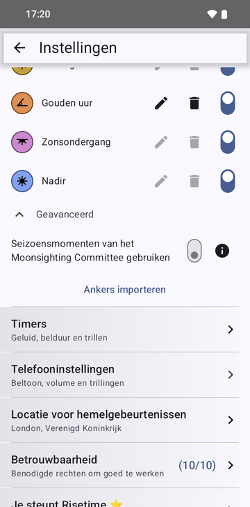 Instellingen van Risetime, onderdeel Ankers, met Geavanceerd open: de schakelaar Seizoensmomenten van het Moonsighting Committee gebruiken en de knop Ankers importeren, boven de regels Timers, Telefooninstellingen, Locatie voor hemelgebeurtenissen en Betrouwbaarheid.