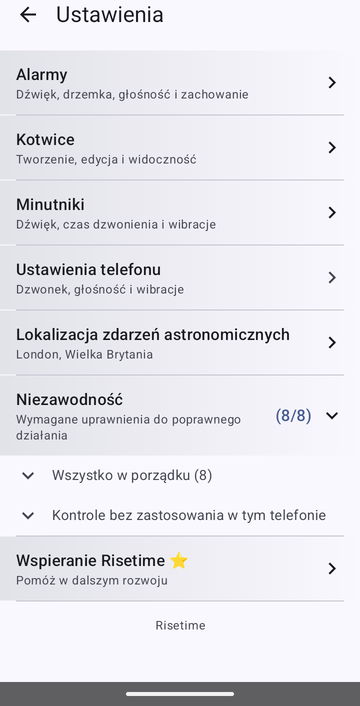 Ekran ustawień Risetime, z wierszami Alarmy, Kotwice, Minutniki, Ustawienia telefonu i Lokalizacja zdarzeń astronomicznych ustawioną na London, Wielka Brytania. Wiersz Niezawodność pokazuje (8/8) i jest rozwinięty na Wszystko w porządku (8) oraz Kontrole bez zastosowania w tym telefonie. Poniżej znajduje się Wspieranie Risetime, a stopka pokazuje Risetime.