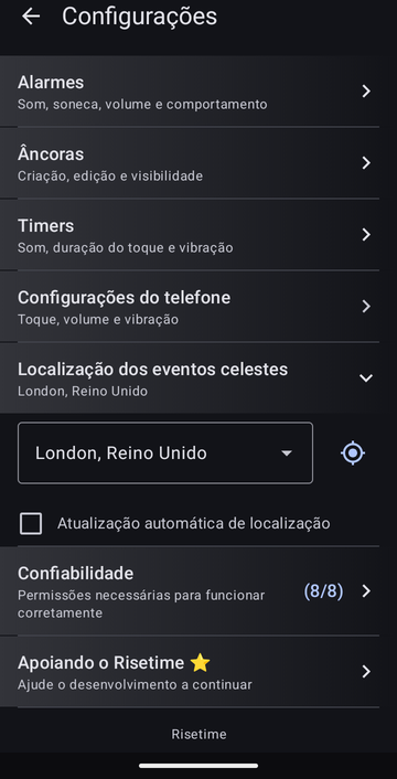 As configurações do Risetime, com Localização dos eventos celestes aberta: London, Reino Unido em um seletor, um botão de localização, e a caixa Atualização automática de localização desmarcada. Abaixo, Confiabilidade (8/8) e Apoiando o Risetime.