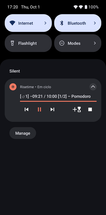 A notificação de um timer do Risetime na central de notificações do telefone: um único cartão, com seus botões de controle, e nenhuma tela de descarte.