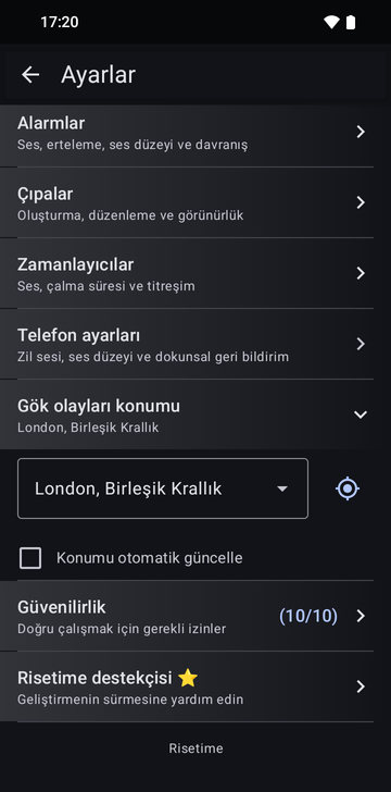 Risetime ayarları, Celestial events location bölümü açık: açılır listede London, United Kingdom, yanında bir konum bulma düğmesi ve işaretsiz bir Auto-update location kutusu. Aşağıdaki Reliability satırında (10/10) yazar.